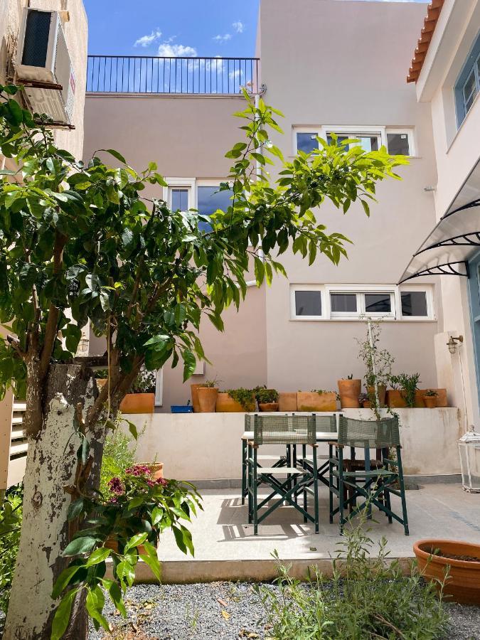 Apartment αυλή